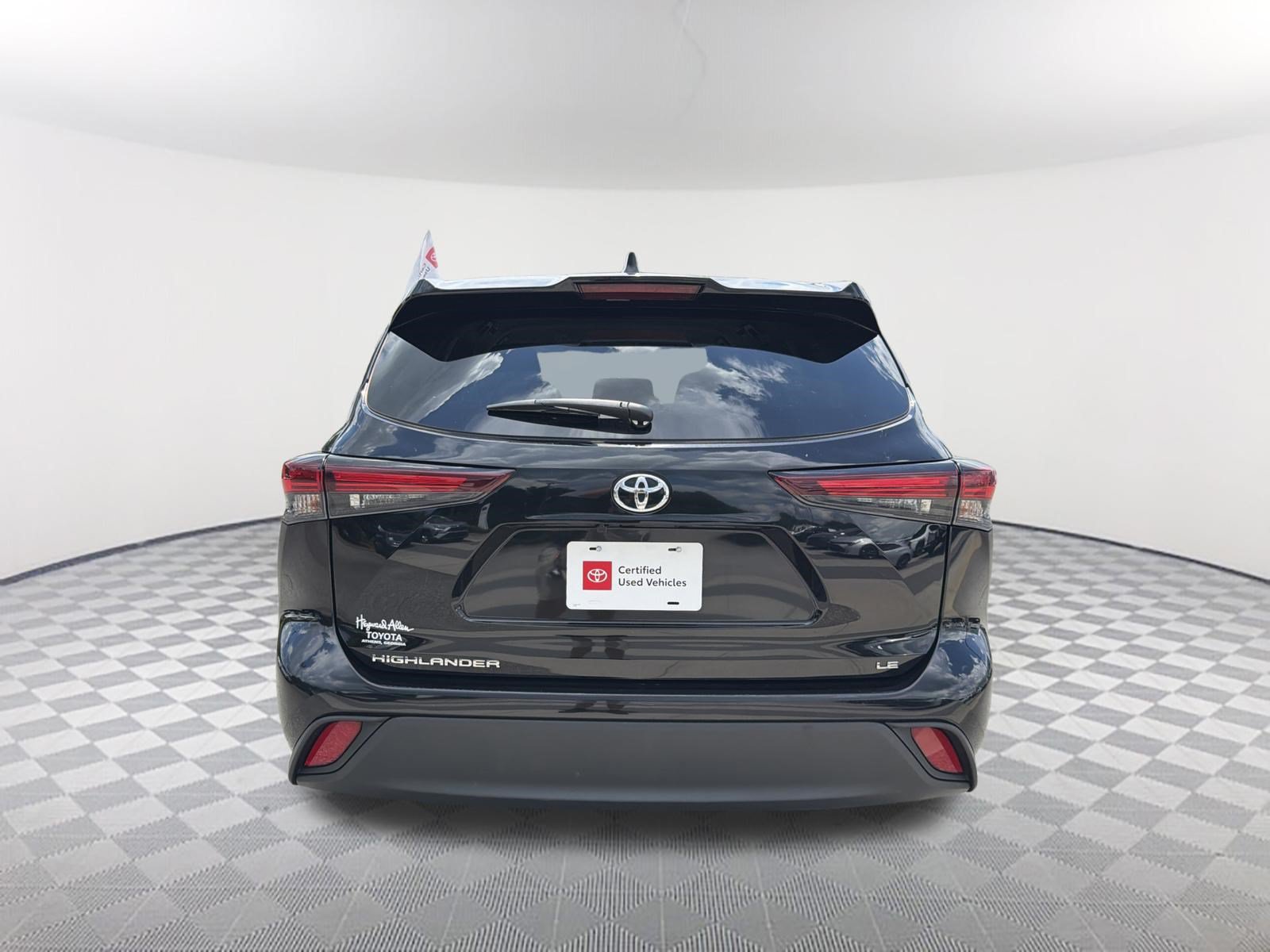 Certified 2025 Toyota Highlander LE FWD image 16