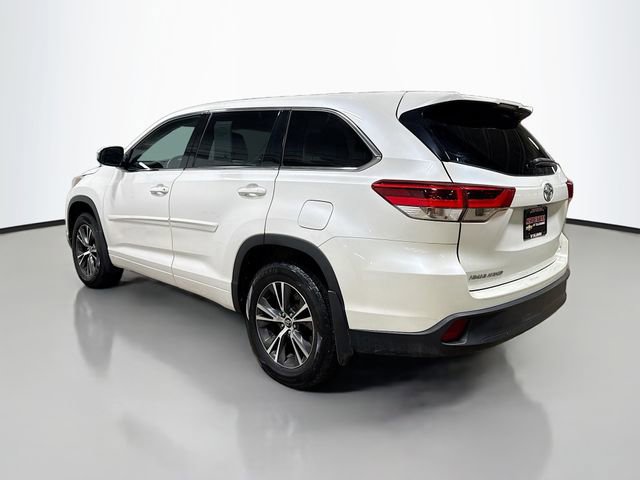 Used 2018 Toyota Highlander LE image 5