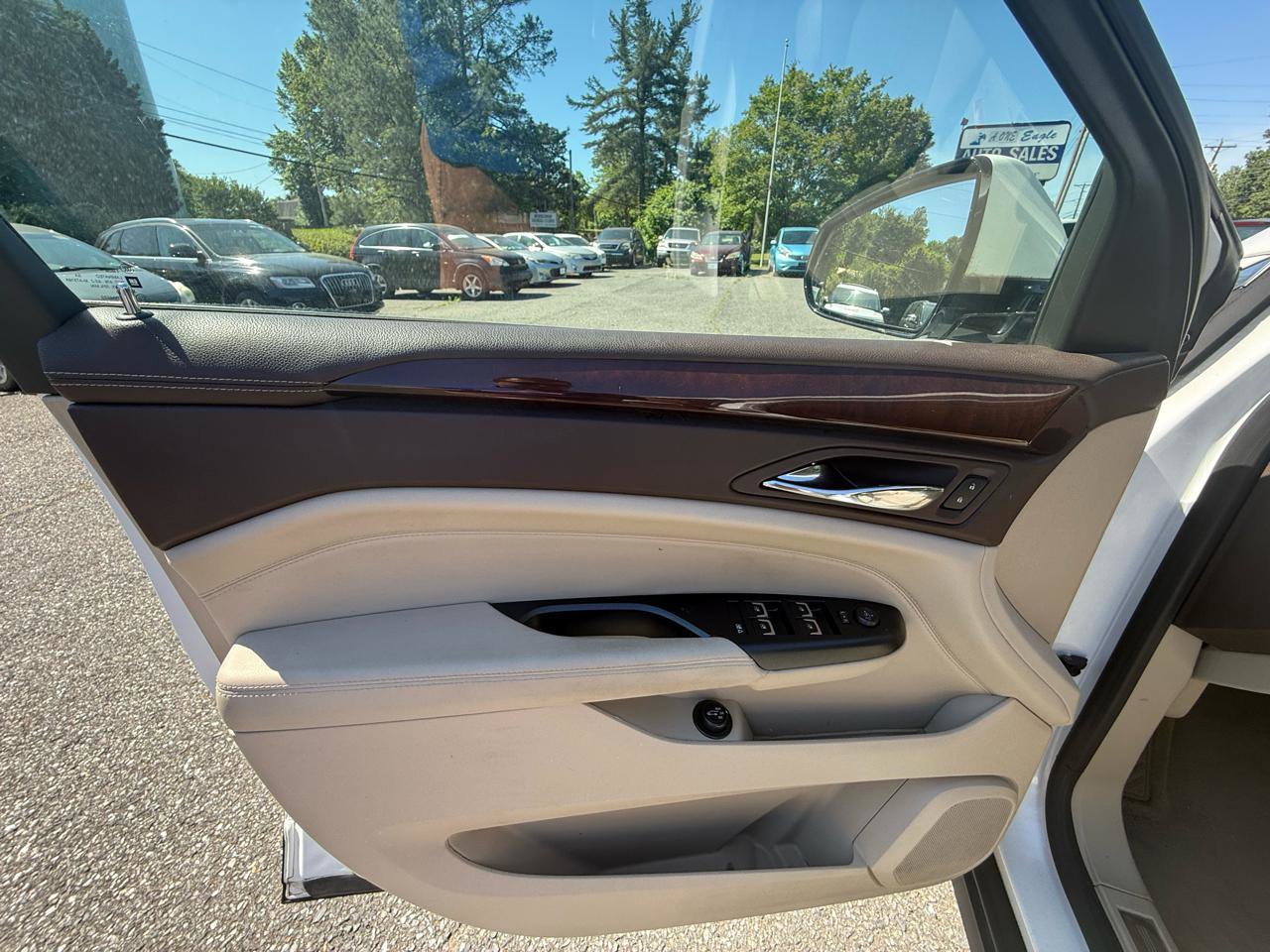 Used 2015 Cadillac SRX Luxury FWD image 9