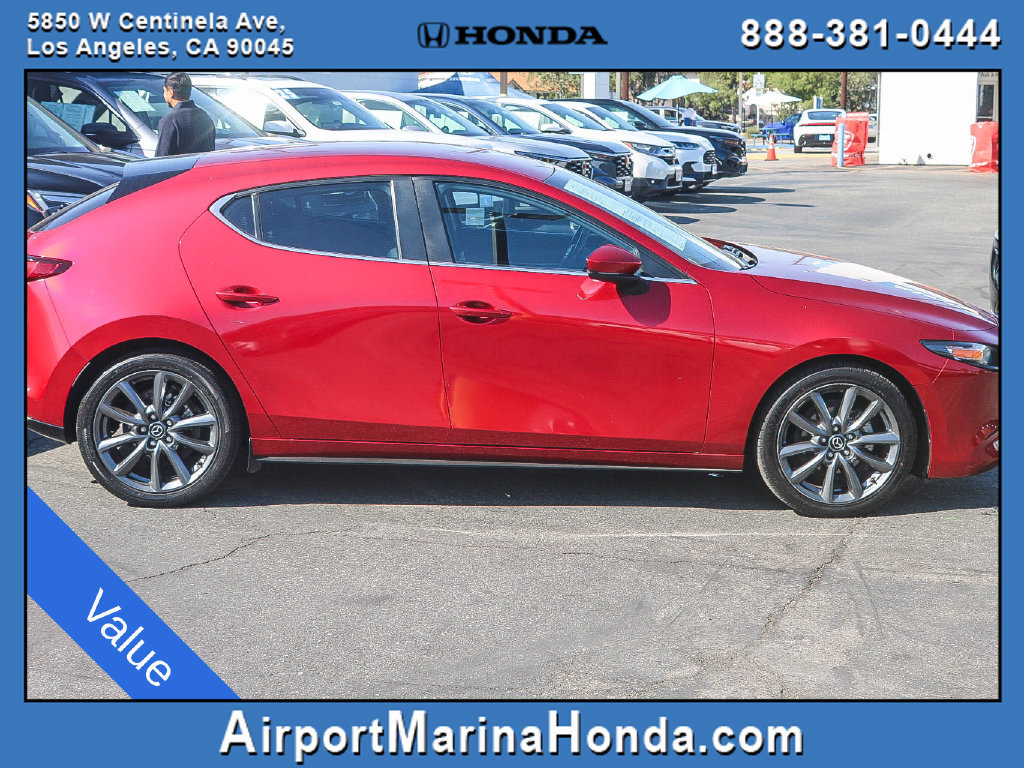 Used 2020 MAZDA MAZDA3 Hatchback FWD image 2