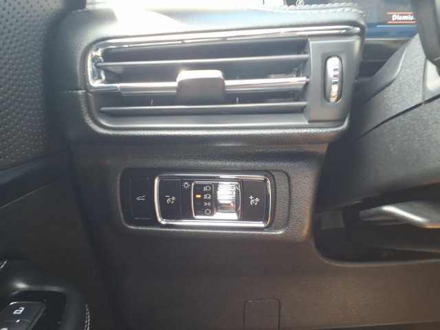 Used 2023 Lincoln Corsair FWD image 13