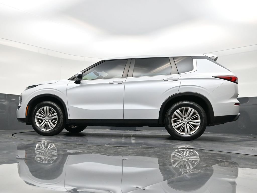 Used 2022 Mitsubishi Outlander ES image 21
