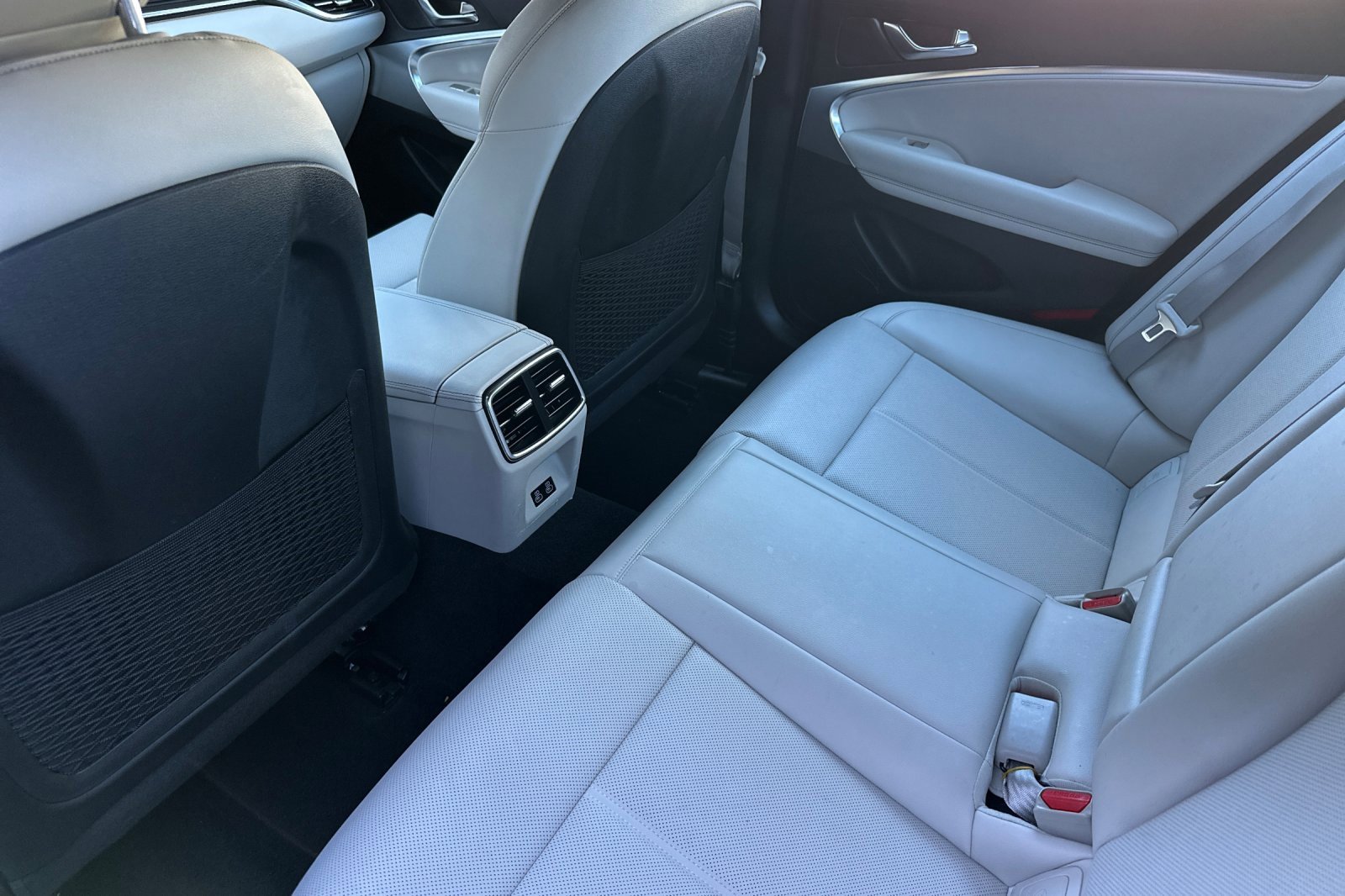 Used 2025 Genesis G70 2.5T image 13