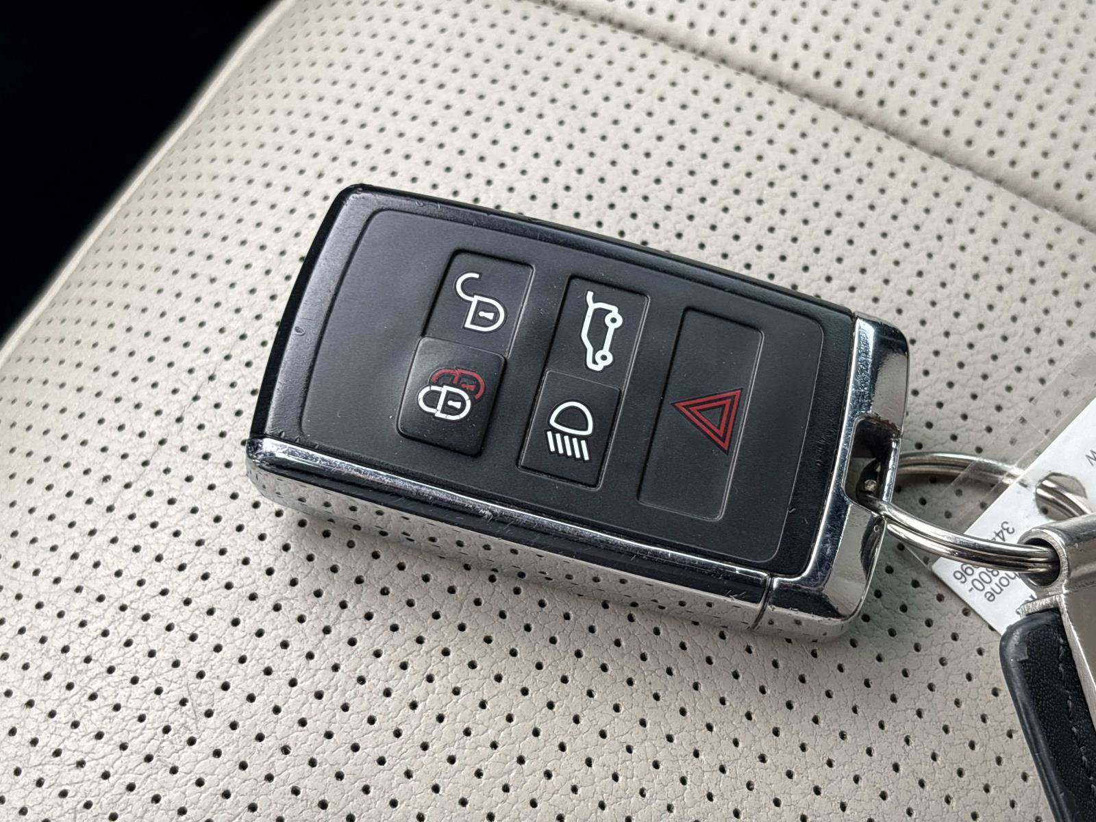 Used 2018 Land Rover Discovery SE image 35