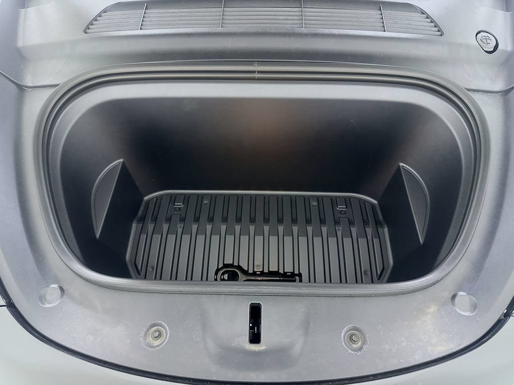 Used 2023 Tesla Model Y Long Range AWD/4WD image 29