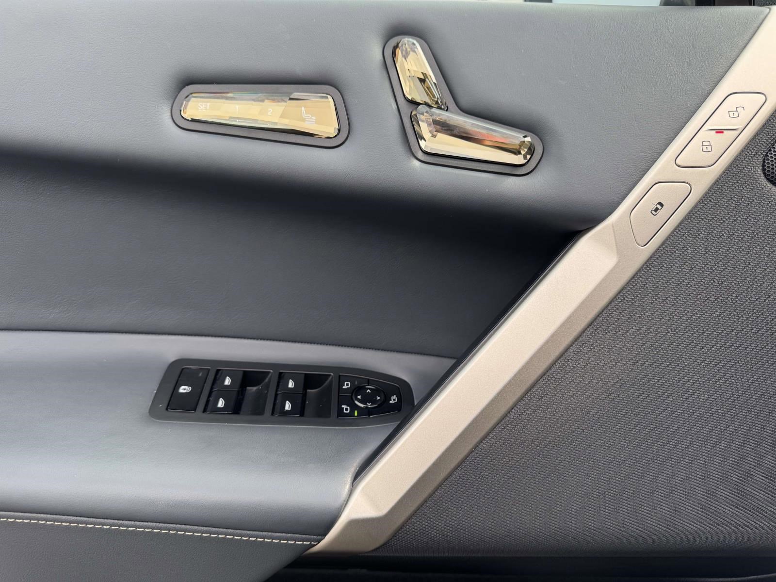 Certified 2023 BMW iX xDrive50 w/ Premium Package image 18