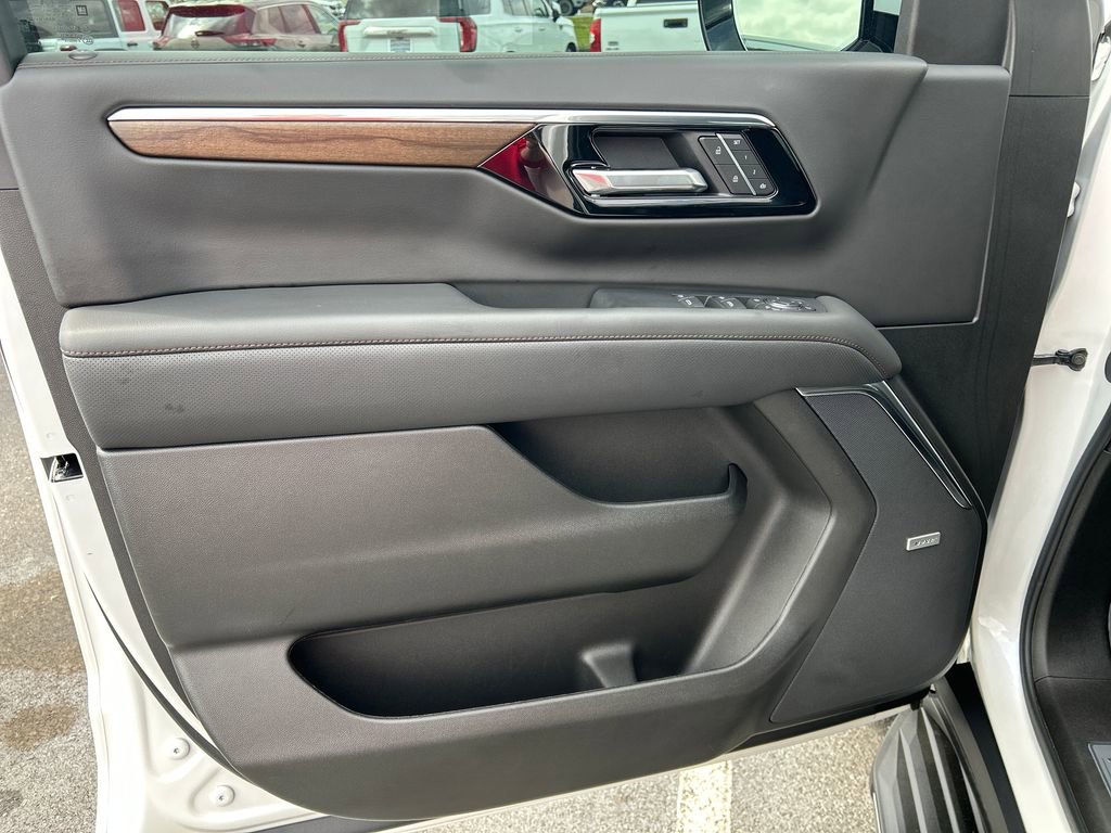 Certified 2025 Chevrolet Tahoe High Country w/ Sun And Tow Package image 15