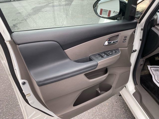Used 2014 Honda Odyssey Touring Elite image 10
