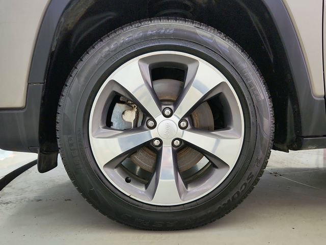 Used 2020 Jeep Cherokee Limited image 34