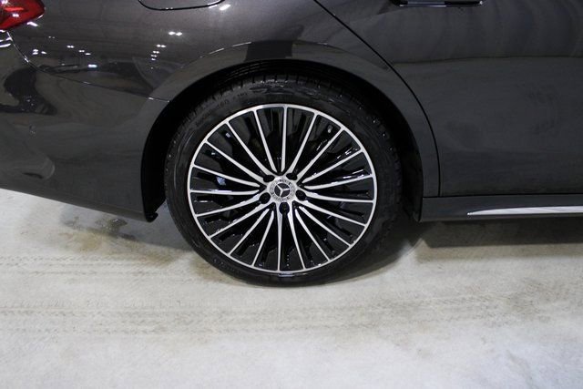 Used 2024 Mercedes-Benz E 350 4MATIC Sedan image 9