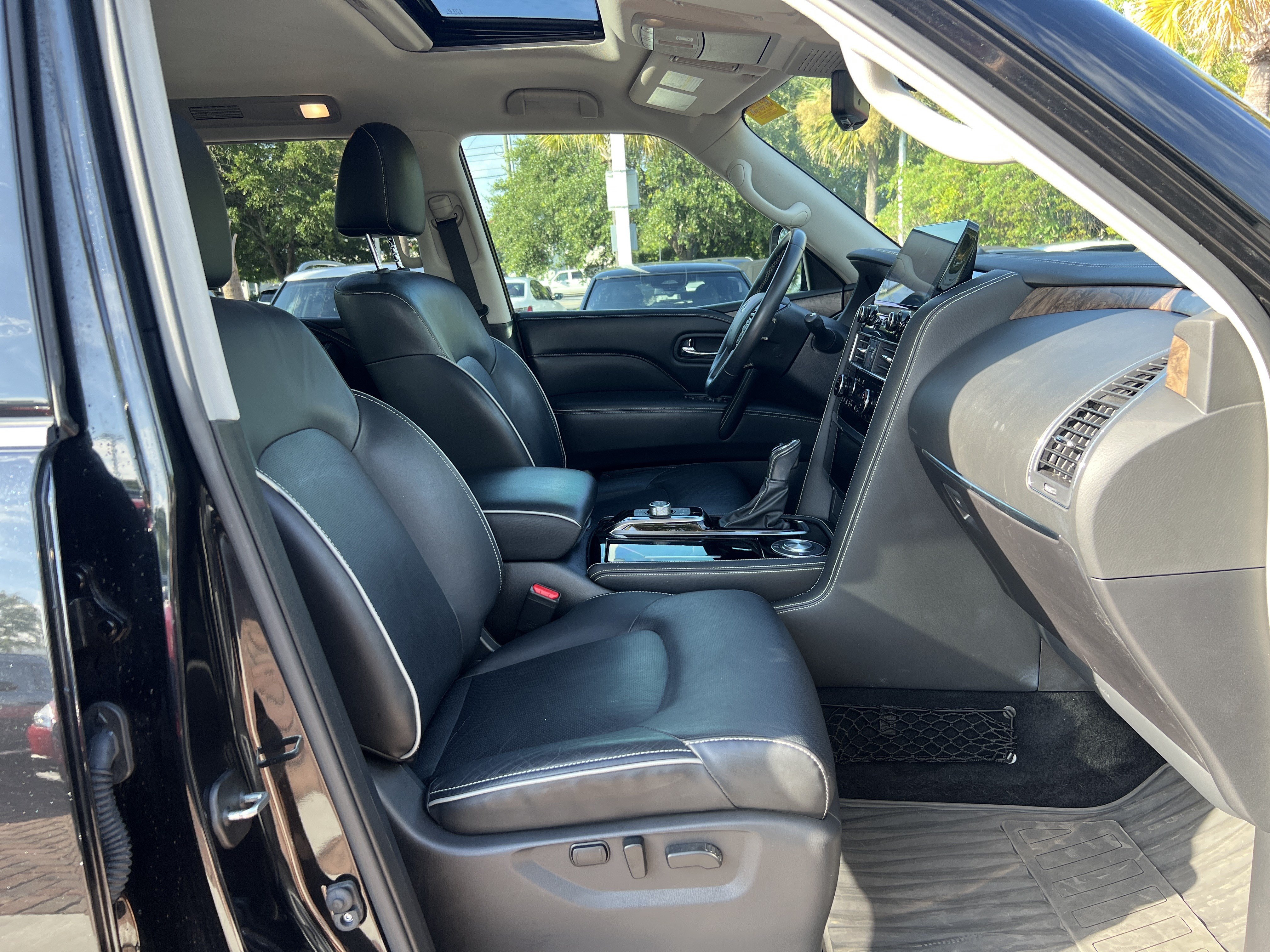 Used 2023 INFINITI QX80 Premium Select w/ All-Season Package RWD image 33