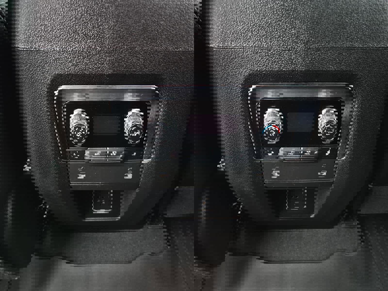 Used 2023 Chevrolet Tahoe Z71 w/ Luxury Package image 15