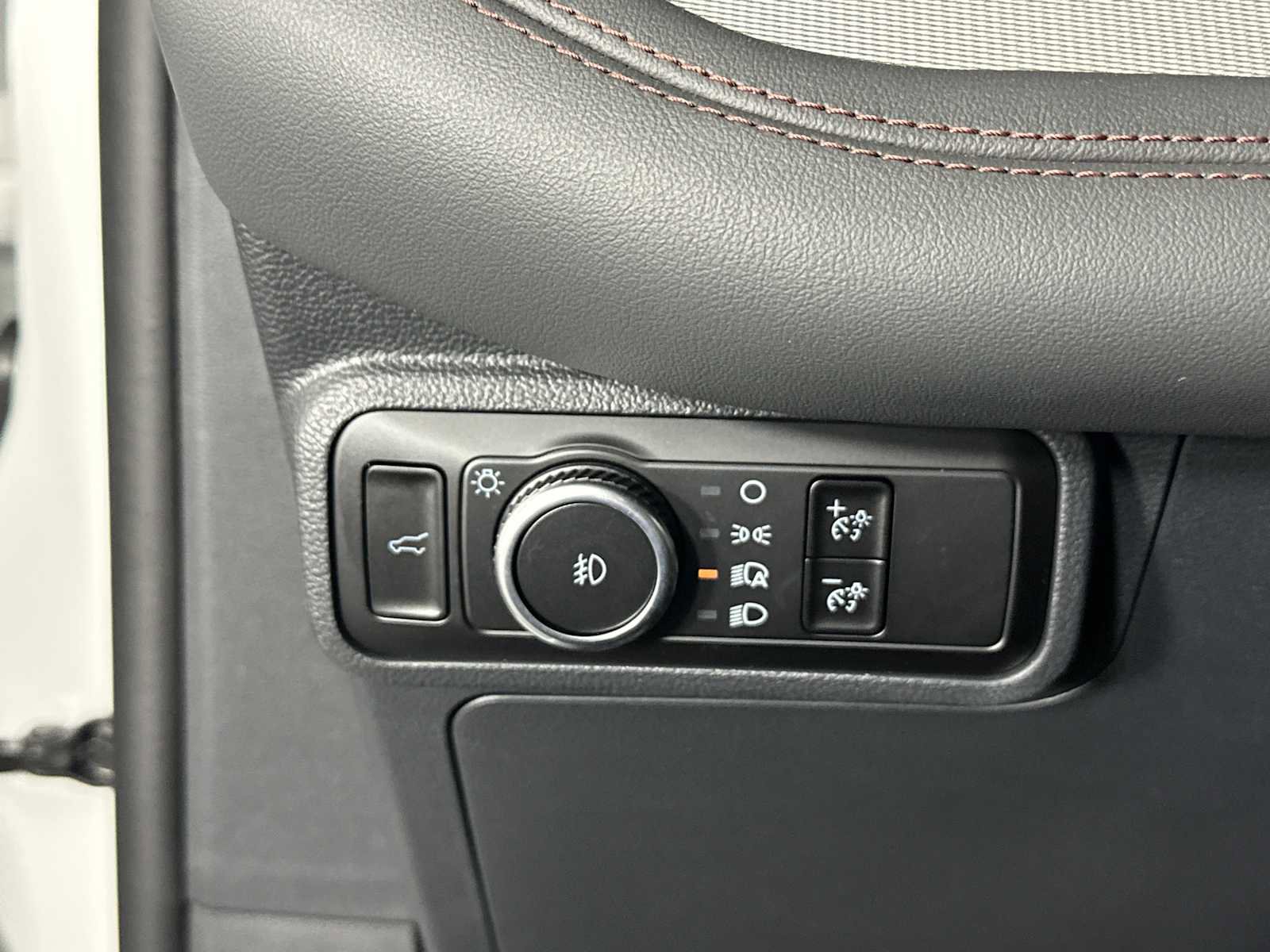 Used 2025 Ford Explorer Active w/ Active Comfort Package AWD/4WD image 27