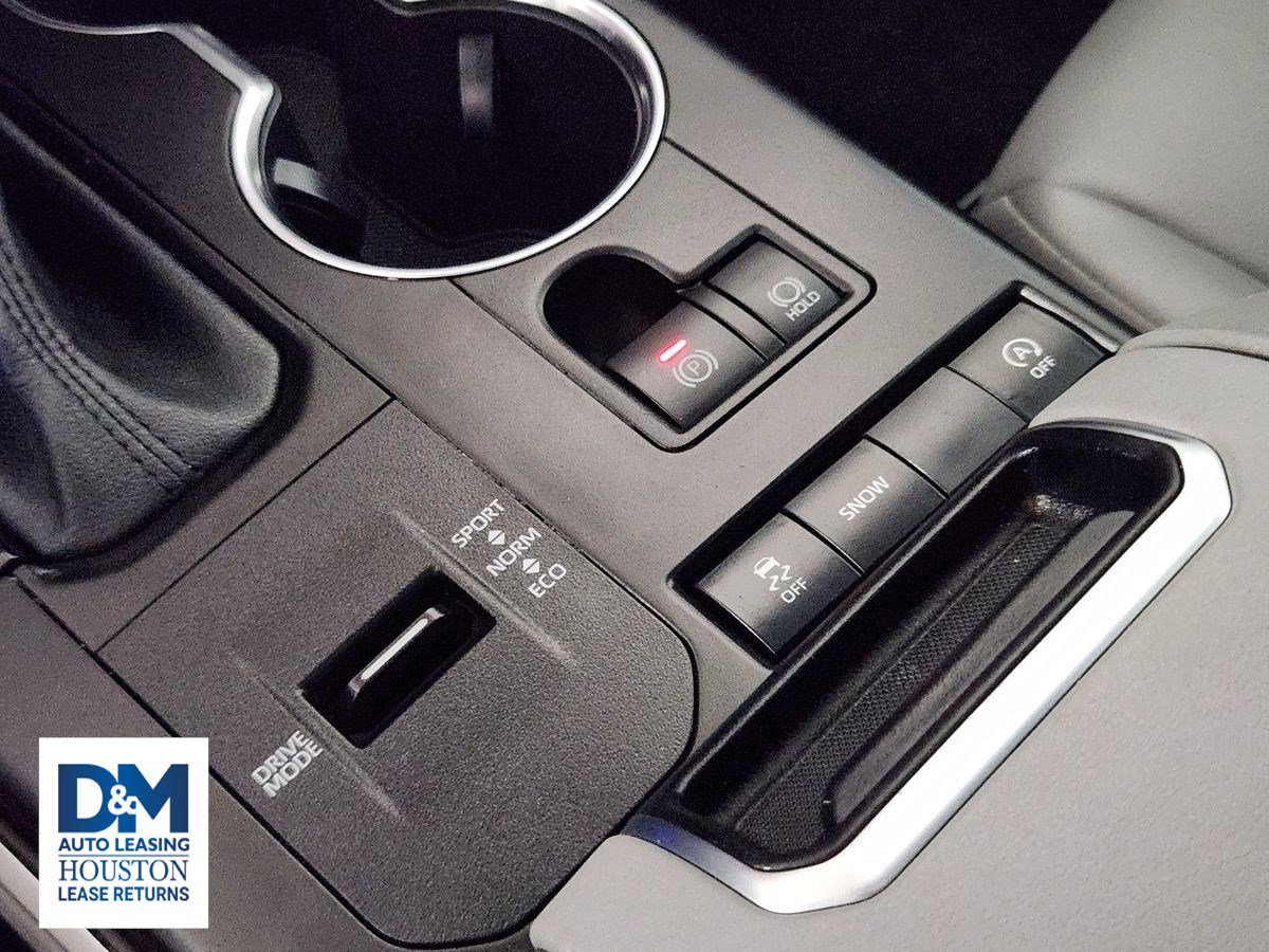 Used 2022 Toyota Highlander XLE image 28