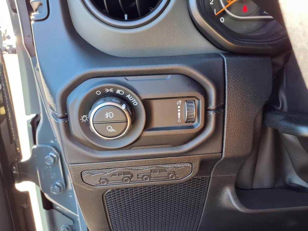 New 2026 Jeep Gladiator Mojave AWD/4WD image 13