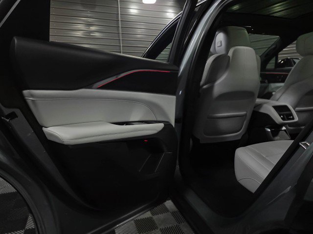 Used 2024 Cadillac Lyriq Luxury image 36