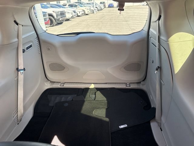 Used 2018 Chrysler Pacifica Limited w/ Advanced Safetytec Group FWD image 26