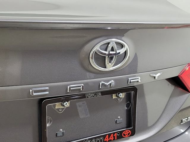 Used 2019 Toyota Camry SE w/ Convenience Package FWD image 9