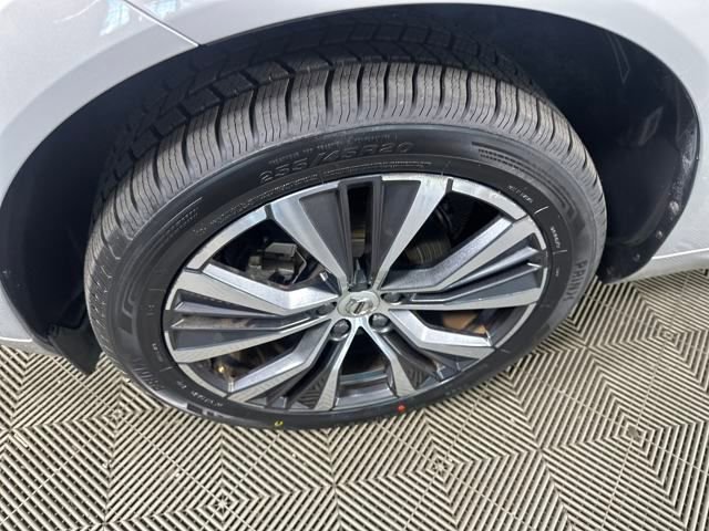 Used 2022 Volvo XC60 B5 Momentum image 10