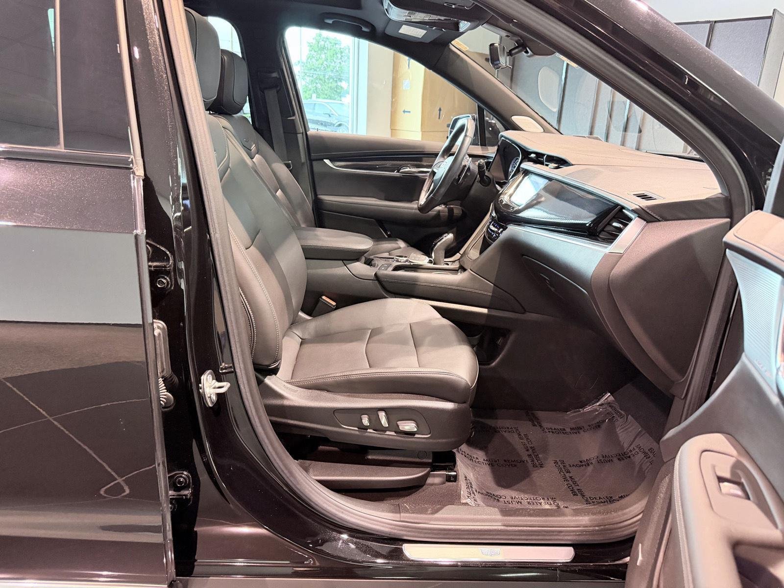 Used 2024 Cadillac XT6 Sport w/ Technology Package AWD/4WD image 28