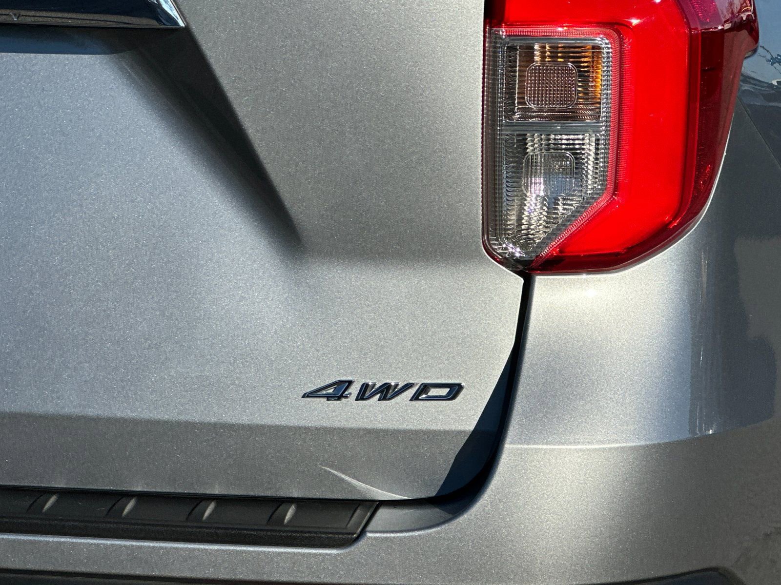 Used 2024 Ford Explorer XLT w/ Equipment Group 202A image 27