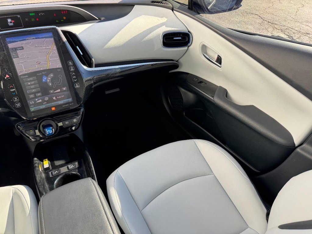 Used 2021 Toyota Prius image 16