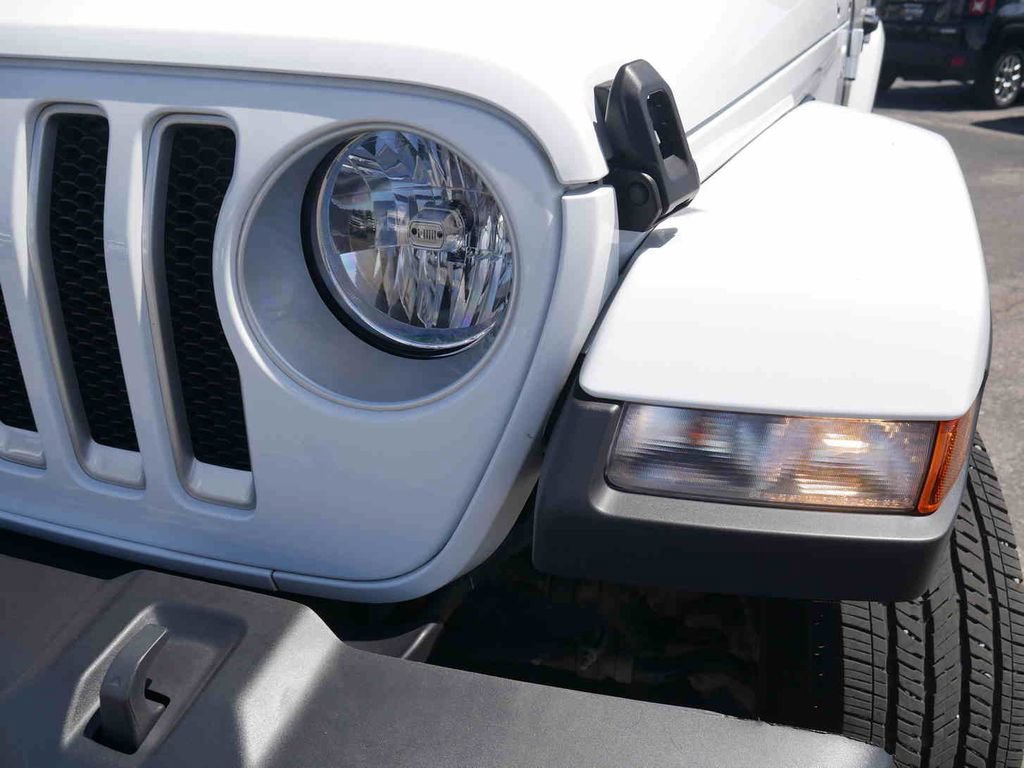 Used 2023 Jeep Wrangler Unlimited Sahara AWD/4WD image 26