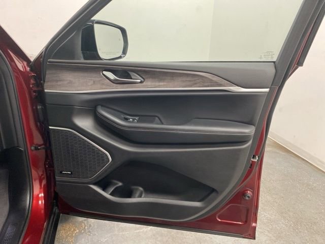 Used 2022 Jeep Grand Cherokee L Limited w/ Luxury Tech Group II image 31