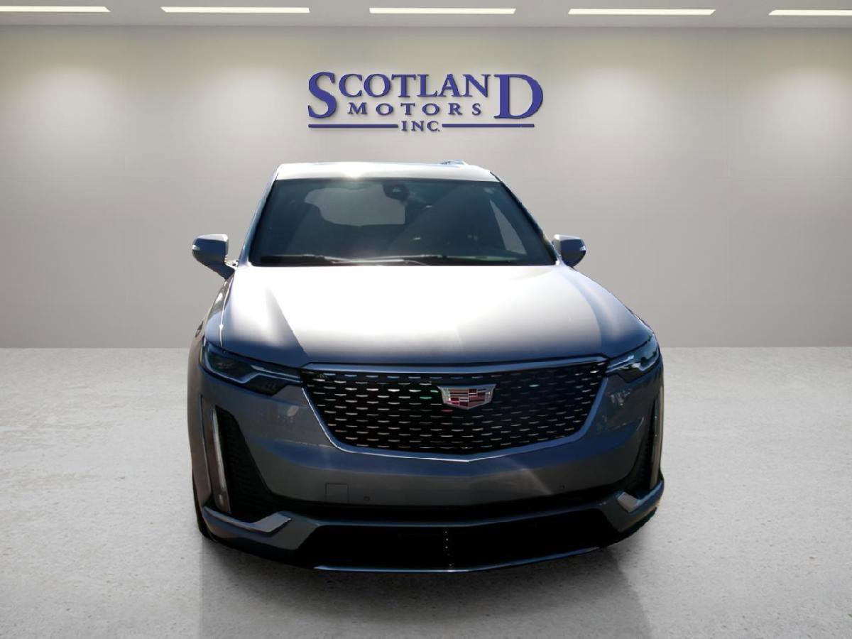 Used 2025 Cadillac XT6 Premium Luxury image 3