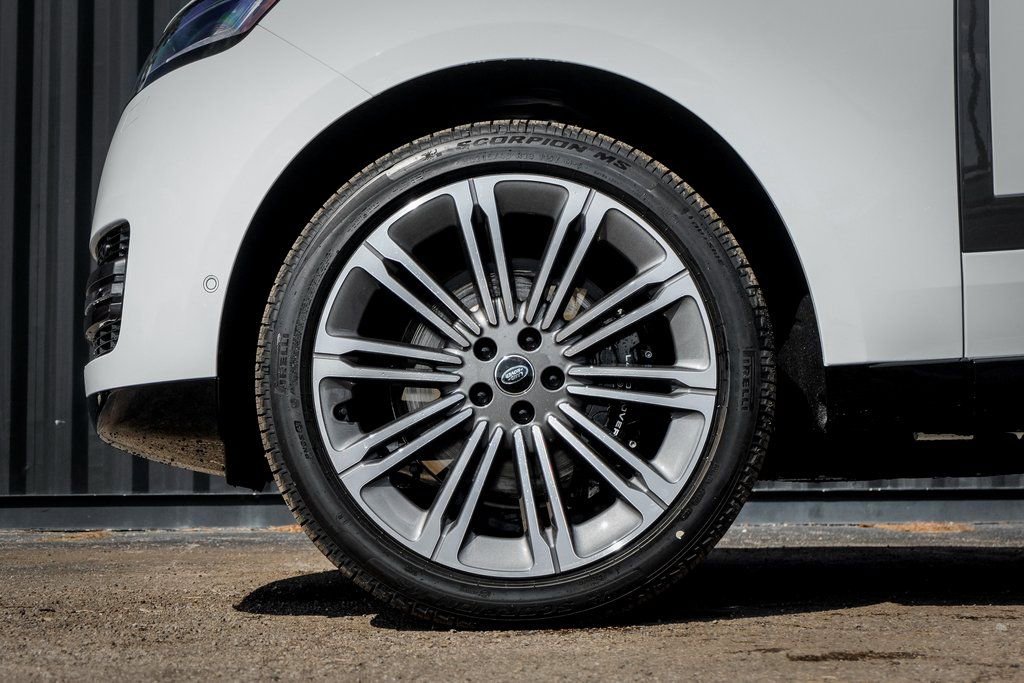 New 2025 Land Rover Range Rover SE image 4