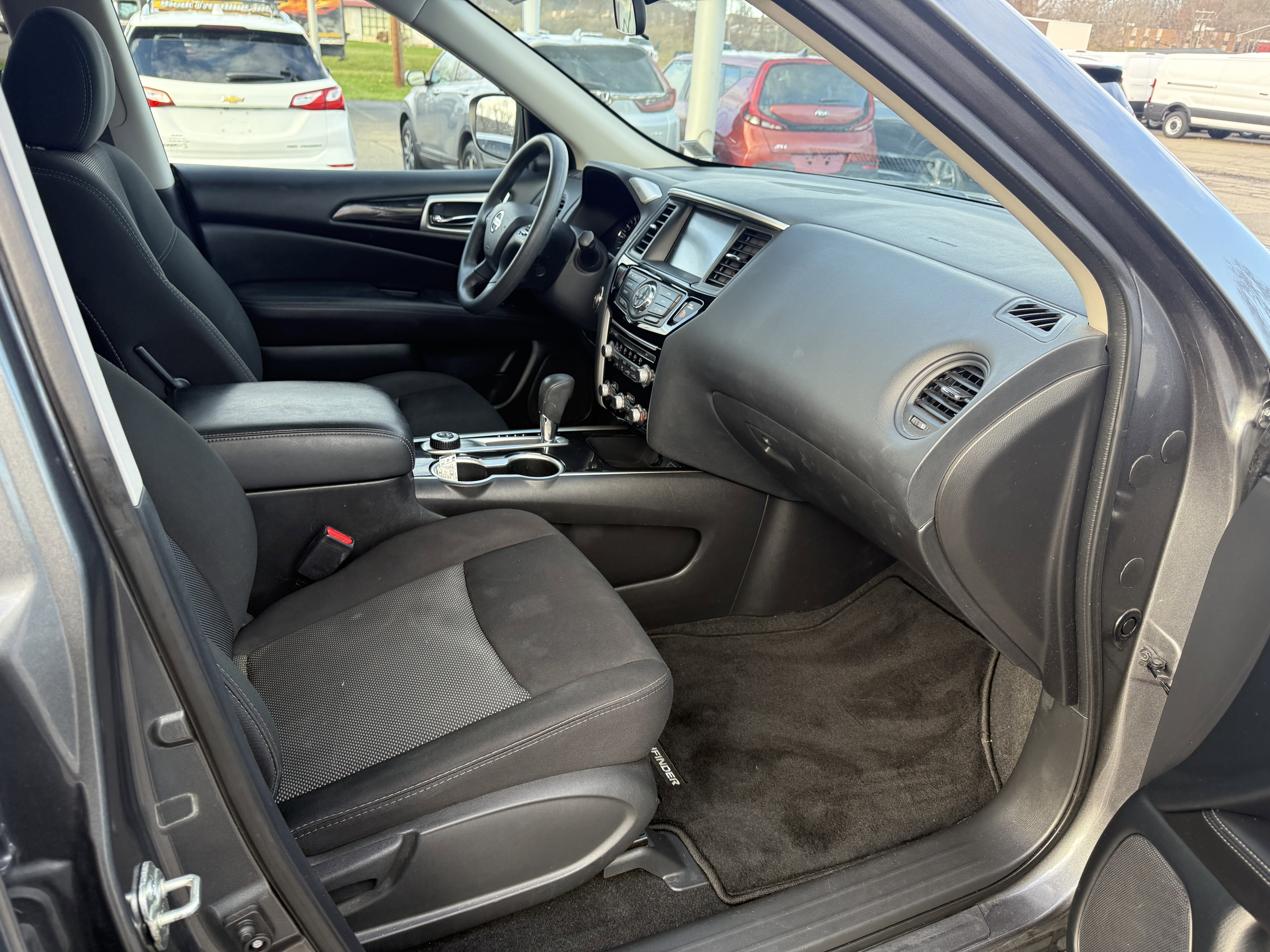 Used 2020 Nissan Pathfinder S image 13