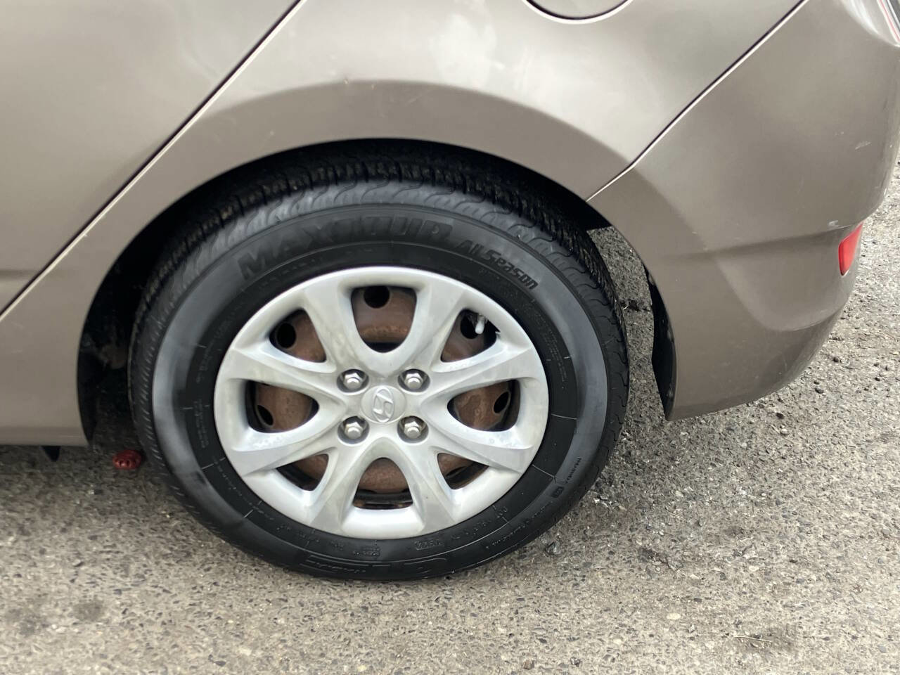 Used 2014 Hyundai Accent GS image 13