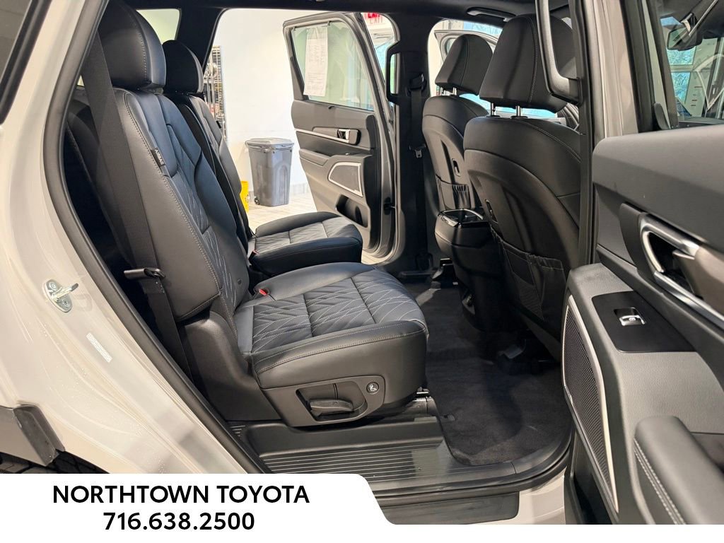 Used 2025 Kia Telluride AWD image 14