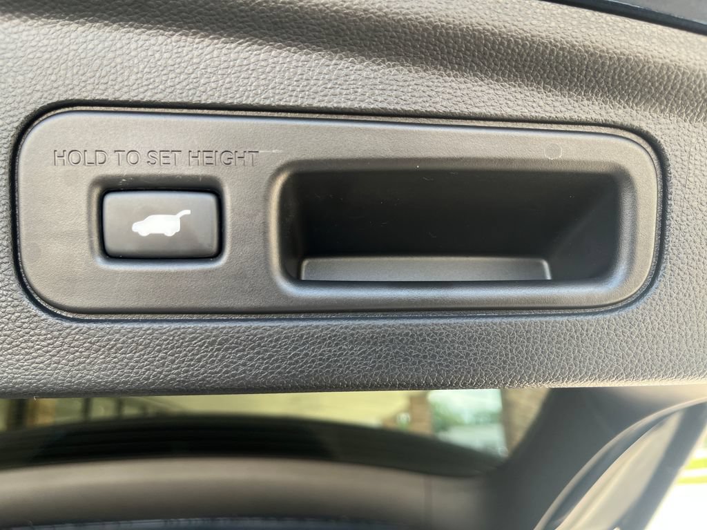 Used 2025 Acura MDX w/ Technology Package FWD image 30