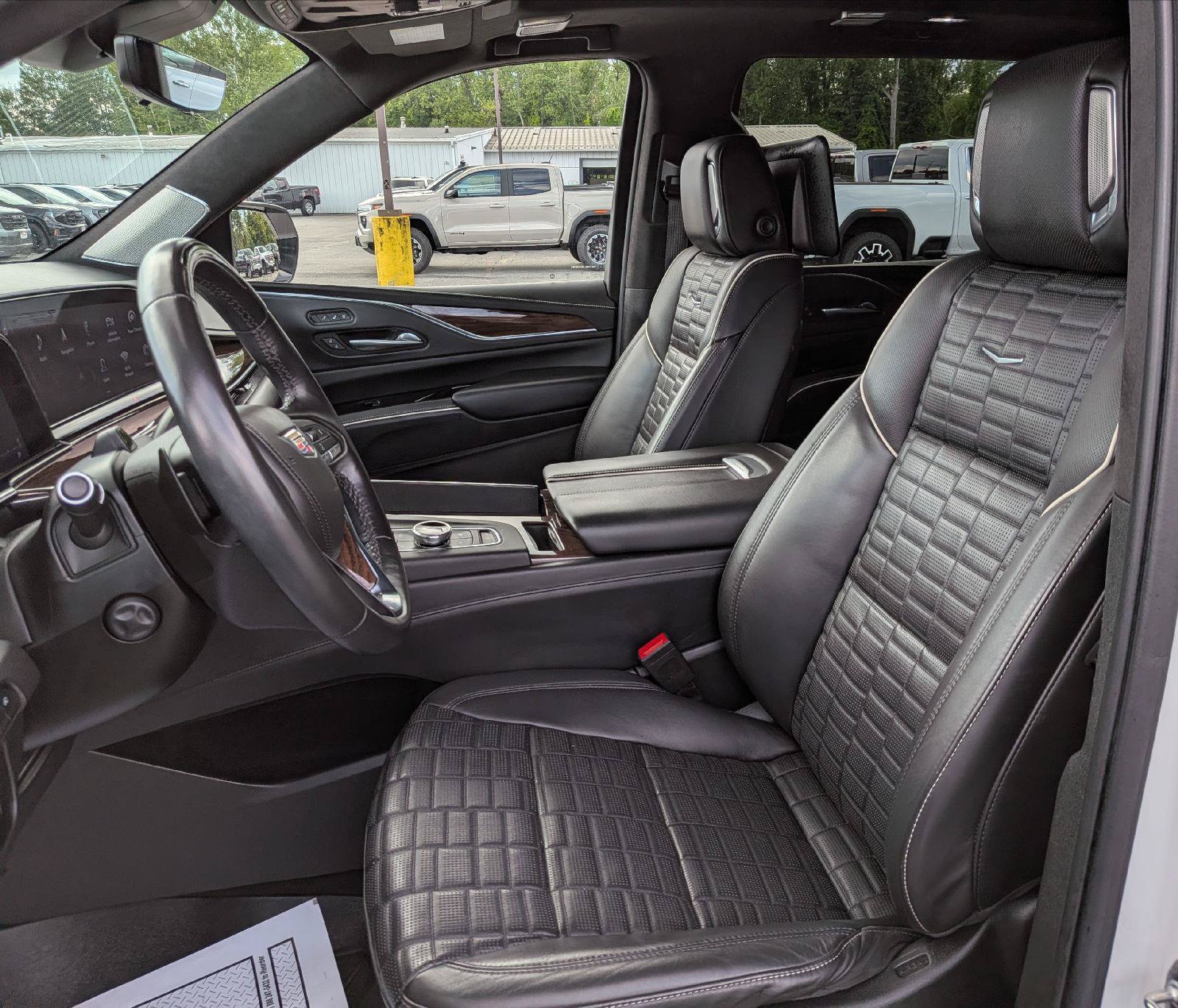 Used 2022 Cadillac Escalade ESV Sport Platinum AWD/4WD image 11
