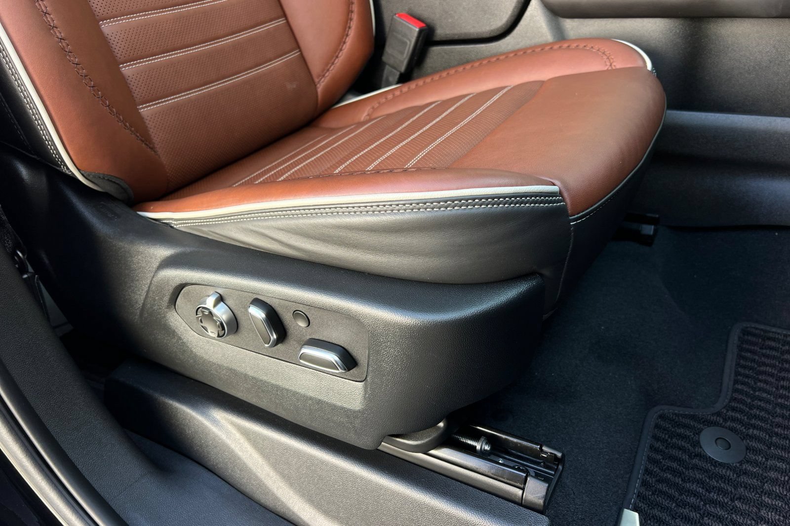 Used 2023 GMC Yukon Denali Ultimate AWD/4WD image 26