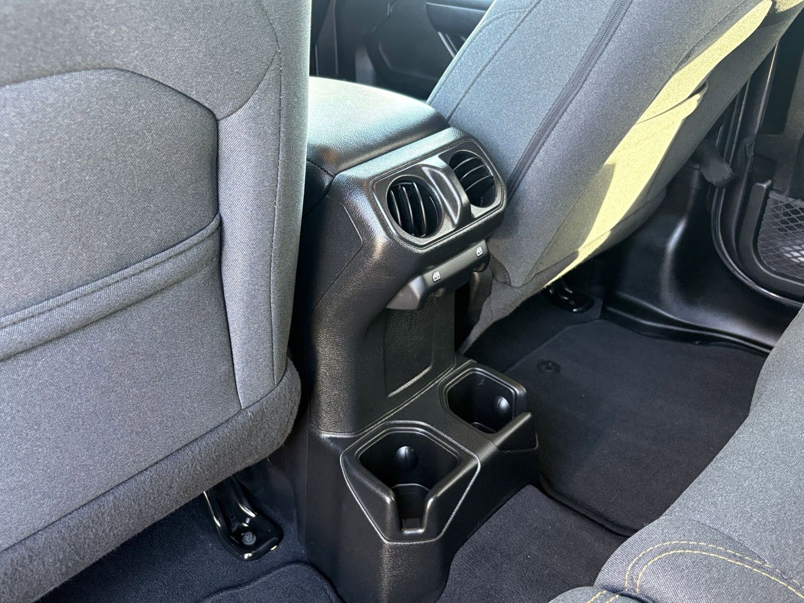 Used 2025 Jeep Wrangler Sport S AWD/4WD image 22