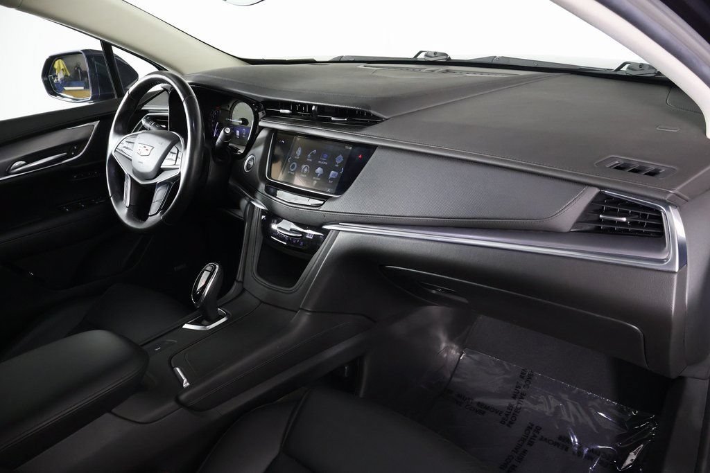 Used 2018 Cadillac XT5 Luxury w/ Driver Awareness Package FWD image 9
