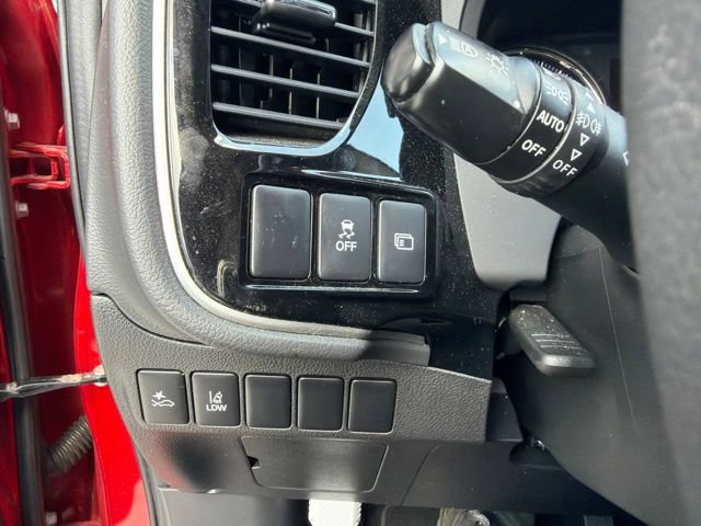 Used 2020 Mitsubishi Outlander SE FWD image 23