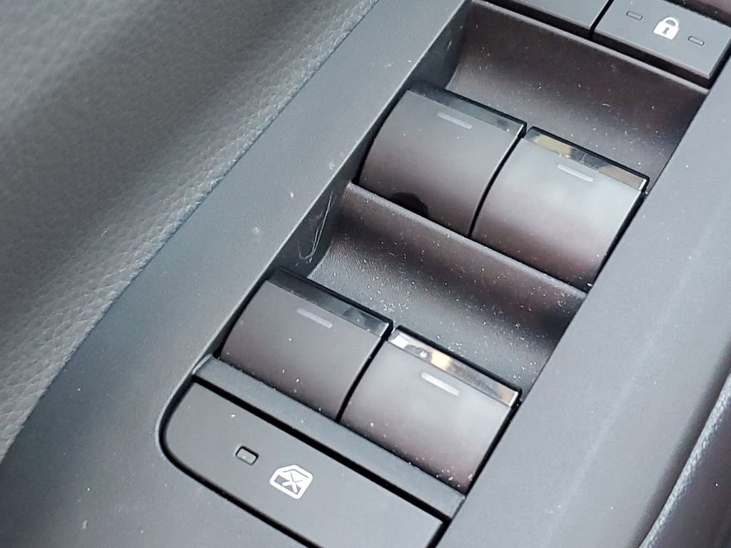 Certified 2025 Toyota Prius LE image 31