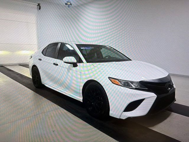Used 2018 Toyota Camry SE FWD image 5
