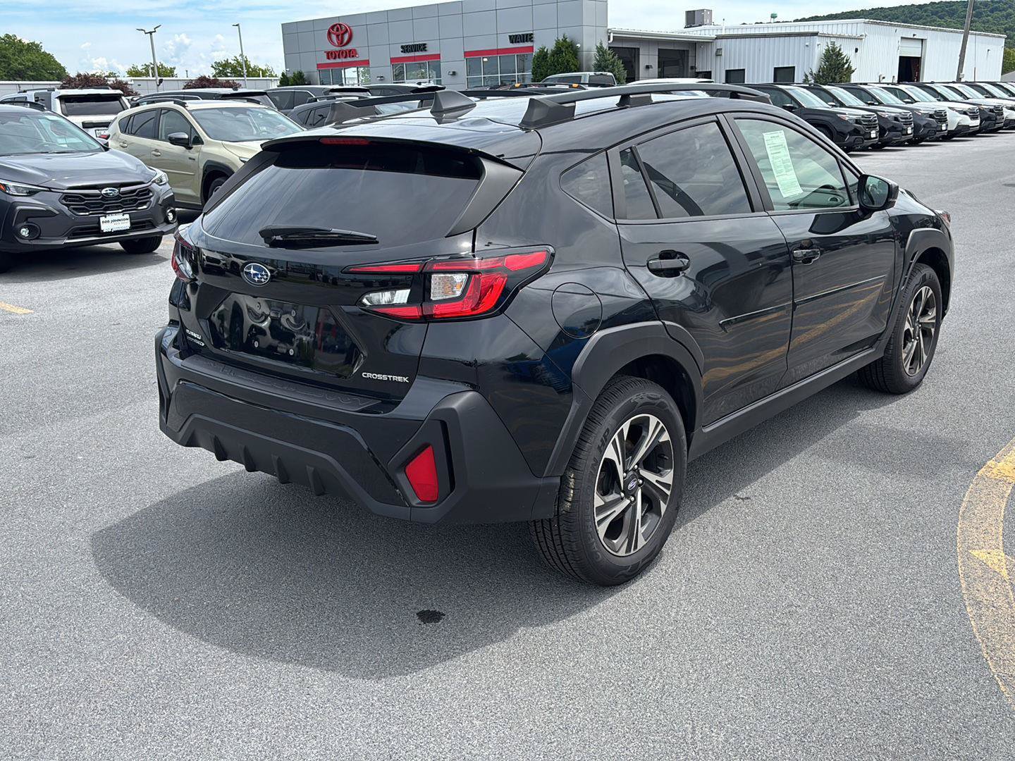 Used 2024 Subaru Crosstrek 2.0i Premium AWD/4WD image 3
