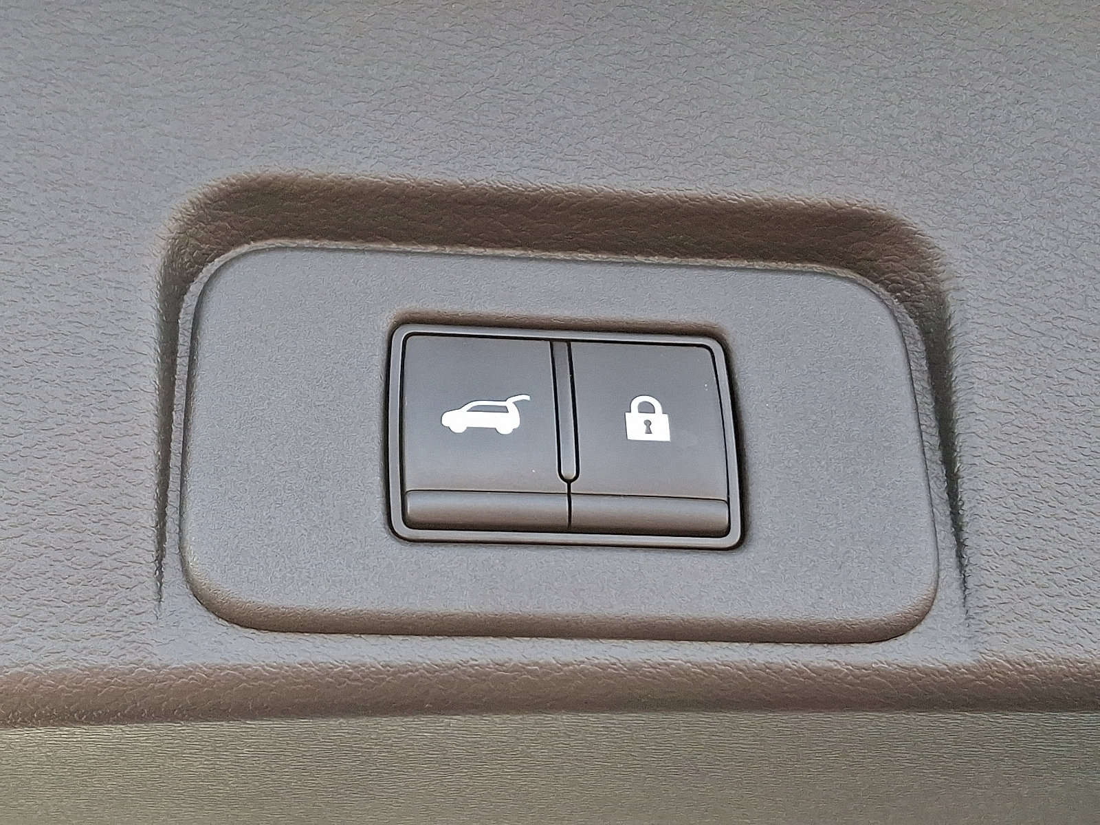 Used 2024 Nissan Rogue SL w/ SL Premium Package image 34