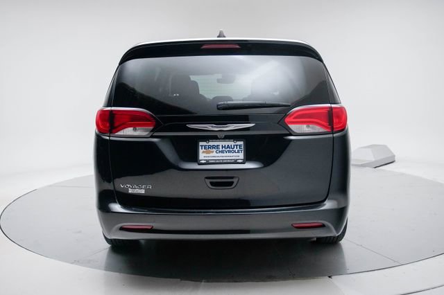 Used 2023 Chrysler Voyager LX image 5