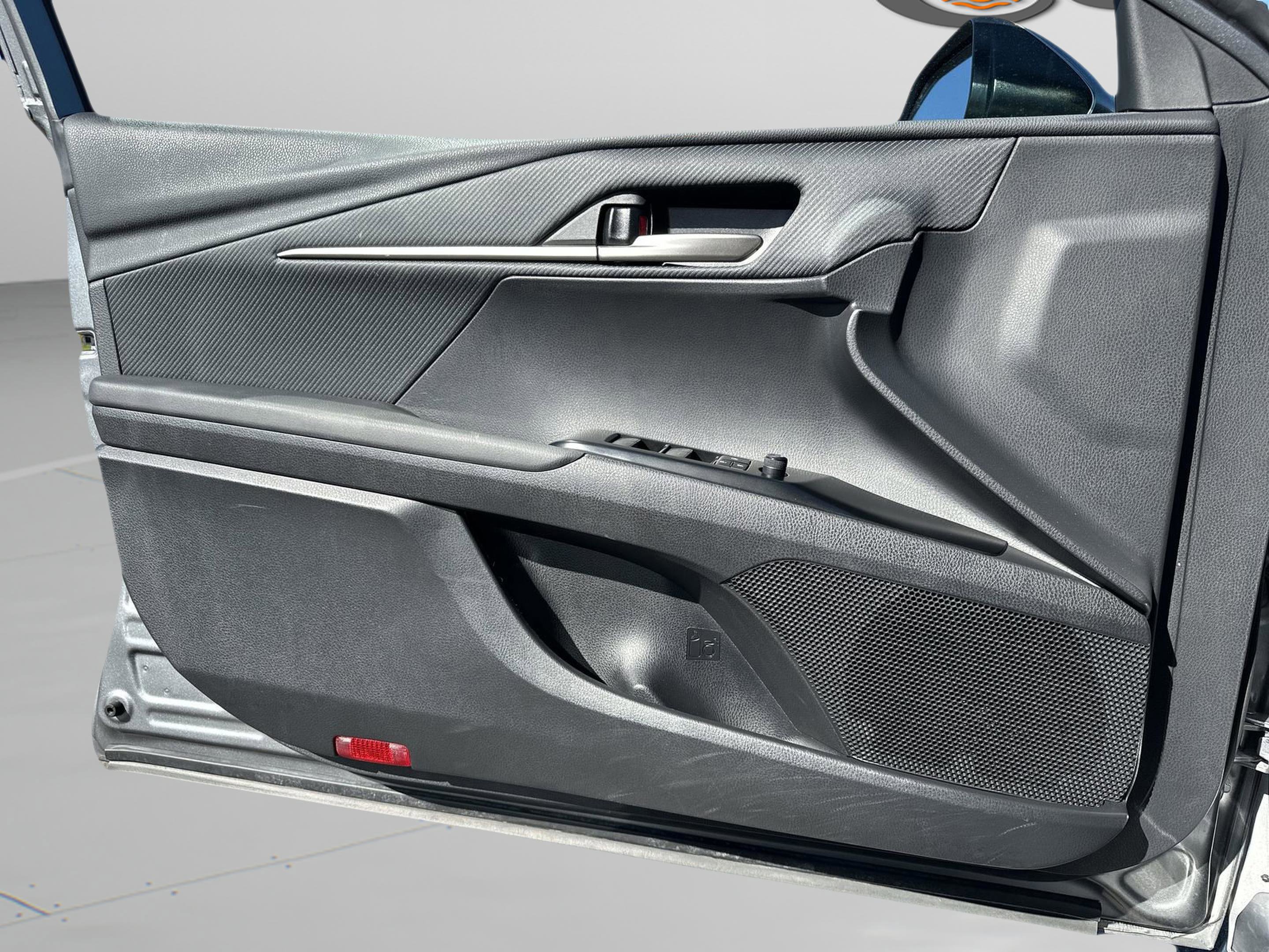 Used 2025 Toyota Camry SE image 16