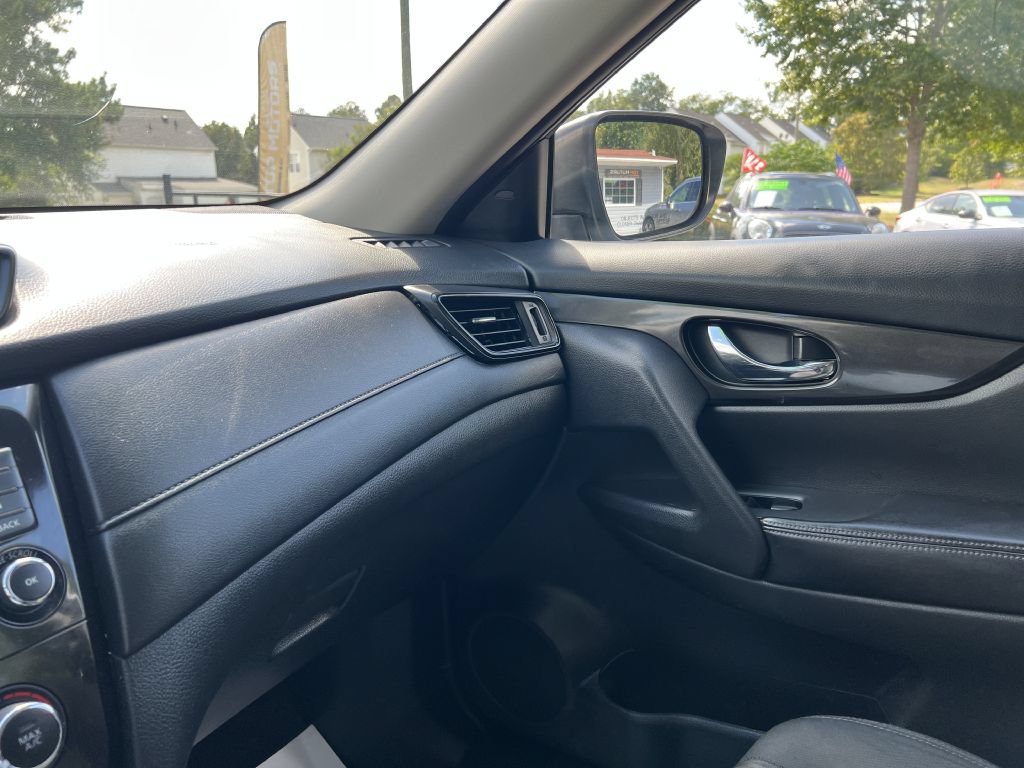 Used 2018 Nissan Rogue S AWD/4WD image 18