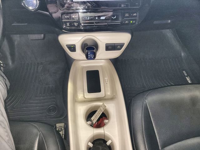 Used 2016 Toyota Prius Three w/ Advanced Technology Package image 19