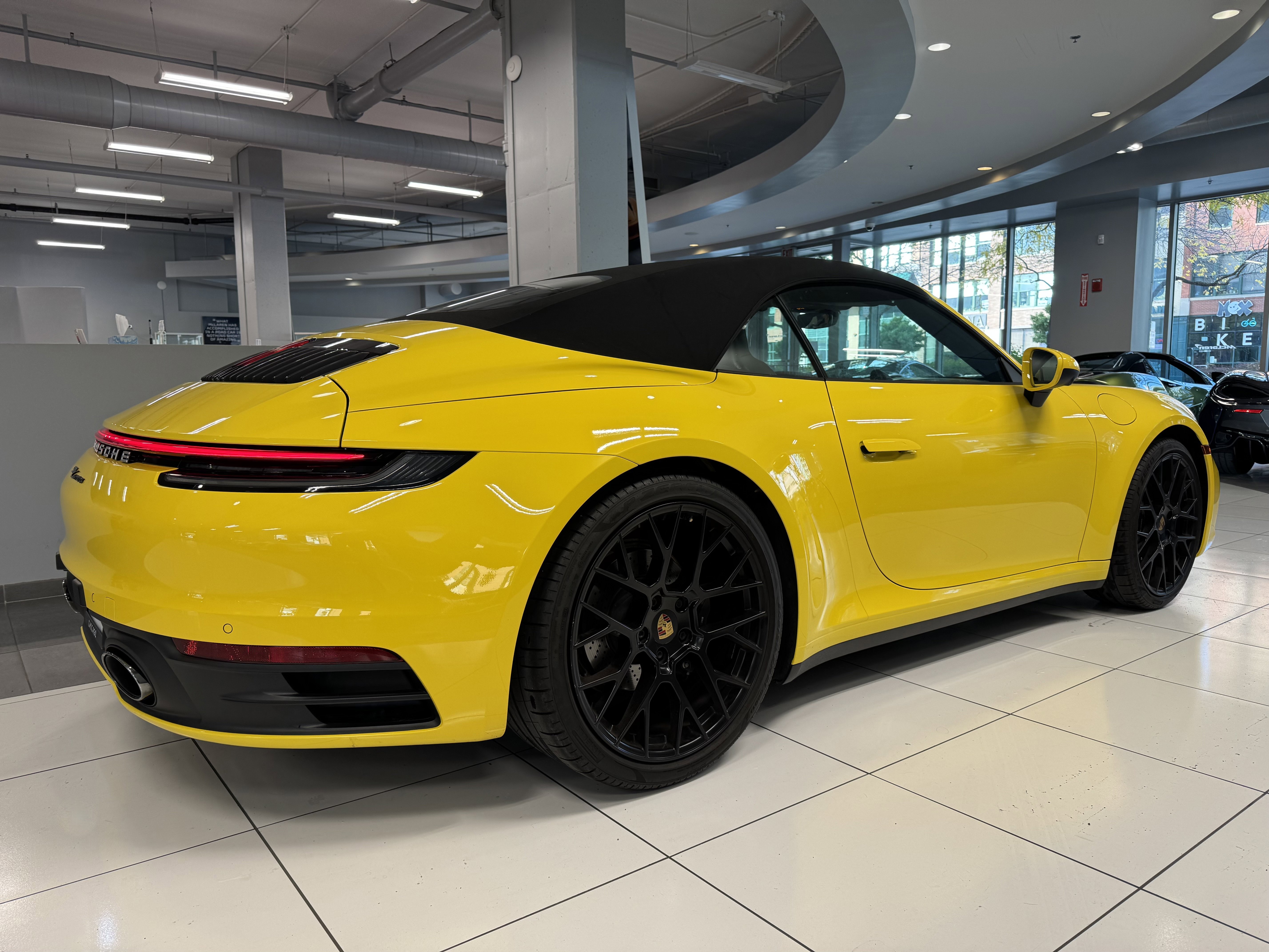 Used 2022 Porsche 911 Carrera image 4