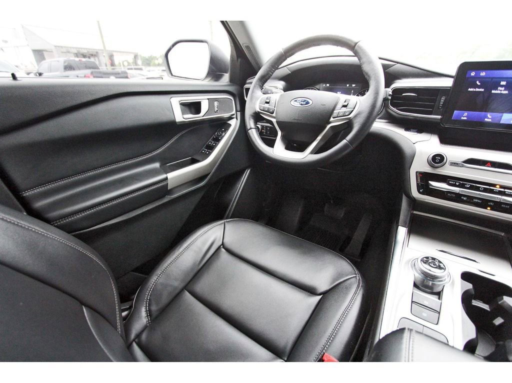 Certified 2023 Ford Explorer XLT w/ Equipment Group 202A RWD image 10