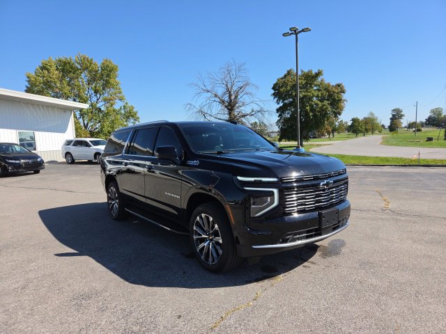 Used 2026 Chevrolet Suburban High Country w/ Sun And Tow Package AWD/4WD image 4
